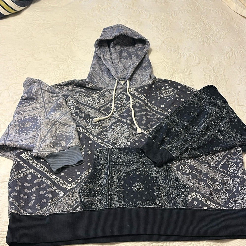 Women’s American Eagle size medium hooded sweatshirt